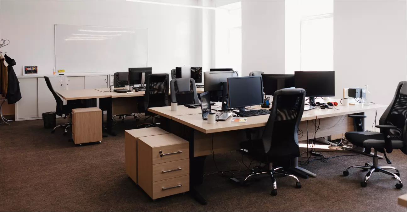 How to setup luxury office cubicles & workstations with pre-owned furniture